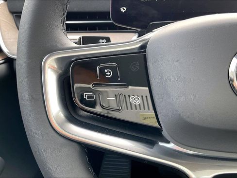 New 2025 Volvo EX90 Plus w/ Protection Package Premier image 17