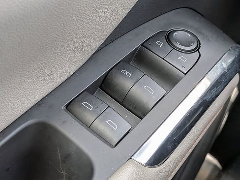 Certified 2025 Chevrolet Traverse LT FWD image 39