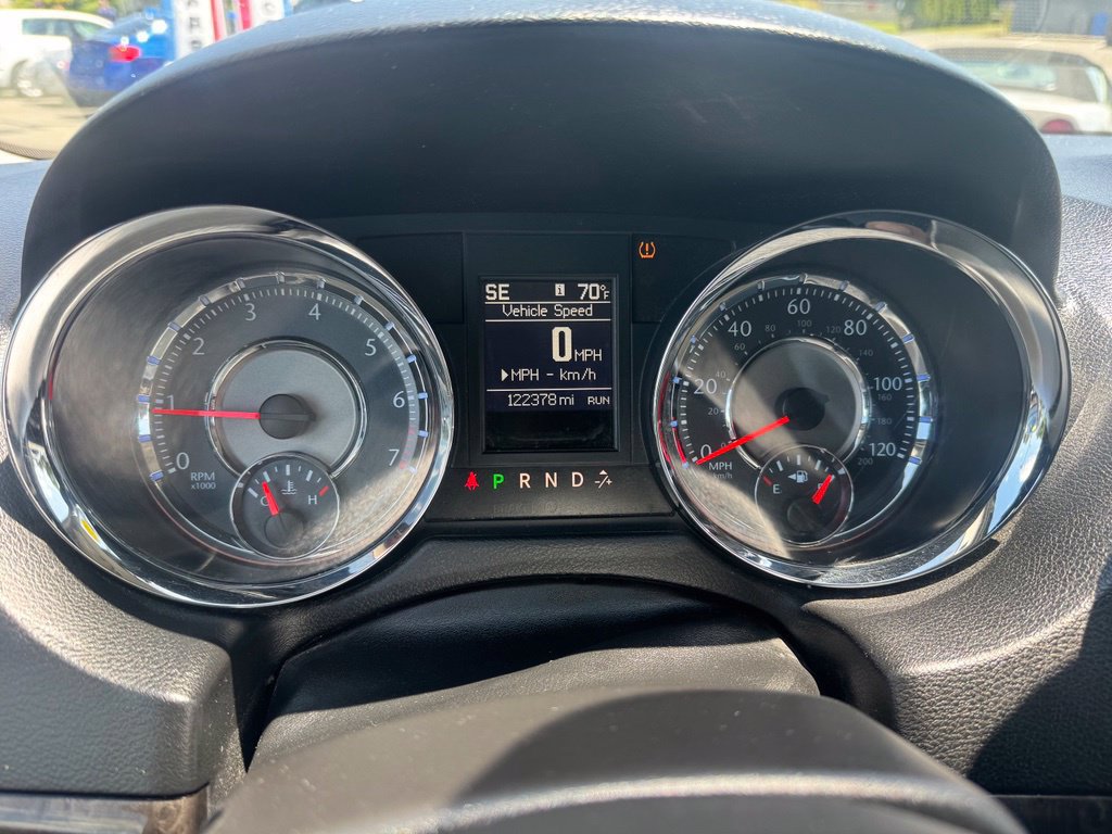 Used 2014 Chrysler Town & Country Touring FWD image 41