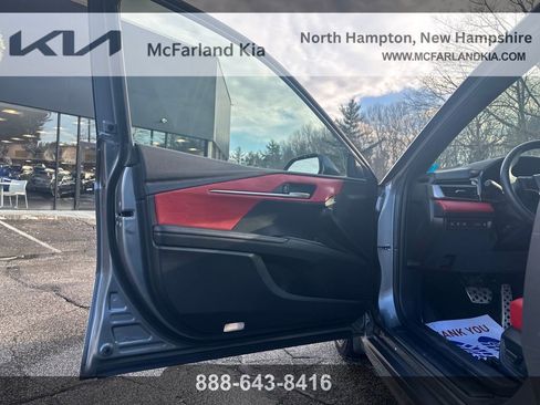 Used 2025 Toyota Camry Hybrid image 11