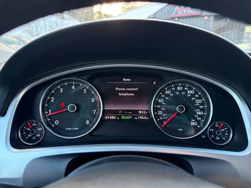 Used 2011 Volkswagen Touareg Hybrid image 48