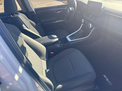 Used 2022 Toyota RAV4 XLE image 16