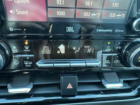 Used 2021 Toyota Highlander Limited image 19