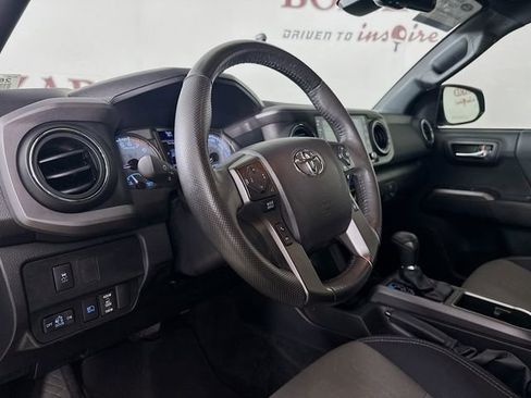 Used 2022 Toyota Tacoma TRD Off-Road image 11