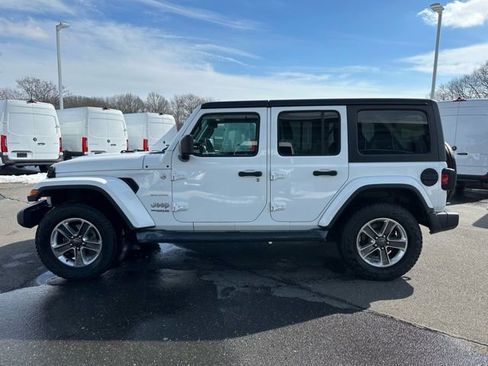 Used 2018 Jeep Wrangler Unlimited Sahara image 4
