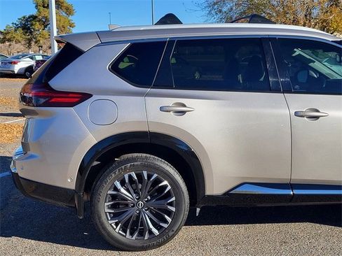 Certified 2025 Nissan Rogue Platinum w/ Platinum Premium Package image 4