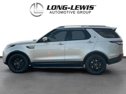 Used 2017 Land Rover Discovery SE image 2