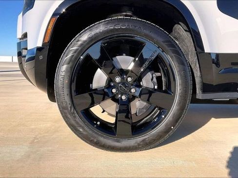 New 2026 Land Rover Defender 110 X-Dynamic SE image 15