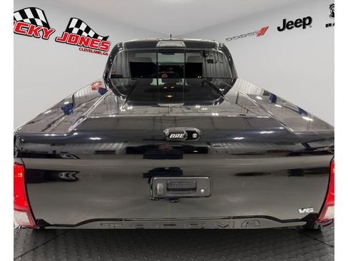 Used 2019 Toyota Tacoma TRD Sport w/ Technology Package image 8