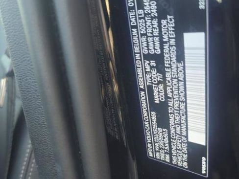 Used 2025 Volvo XC40 B5 Core image 9