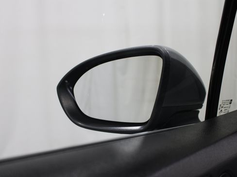 Used 2018 Chevrolet Cruze LT FWD image 11