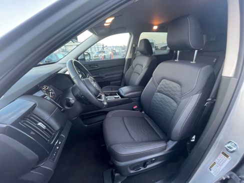 Used 2025 Nissan Pathfinder SV image 38