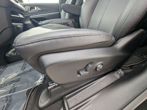 New 2026 Chrysler Pacifica Select w/ S Appearance Package AWD/4WD image 39