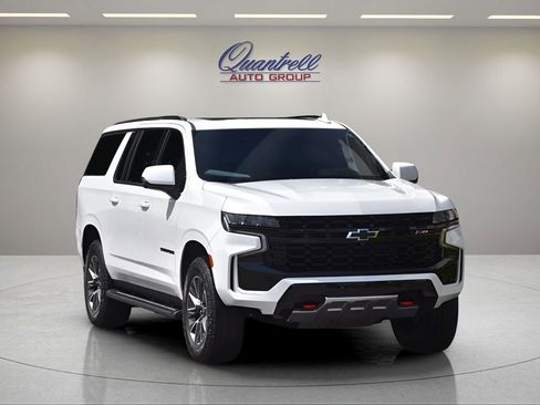 Used 2024 Chevrolet Suburban Z71 w/ Luxury Package AWD/4WD image 2