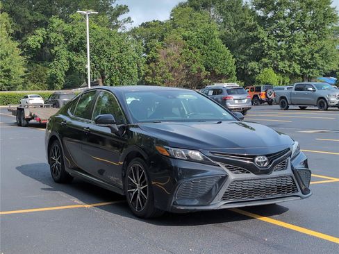 Used 2024 Toyota Camry SE FWD image 9