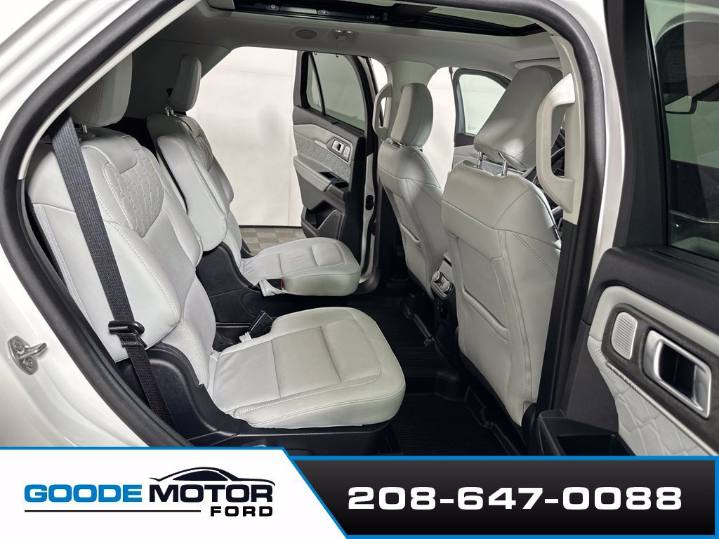 Used 2025 Ford Explorer Platinum w/ Ultimate Package AWD/4WD image 23