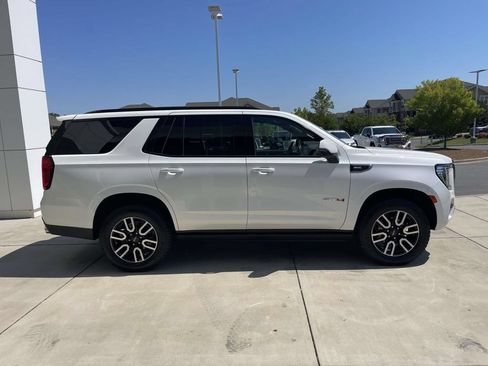 Used 2023 GMC Yukon AT4 w/ AT4 Premium Package AWD/4WD image 6