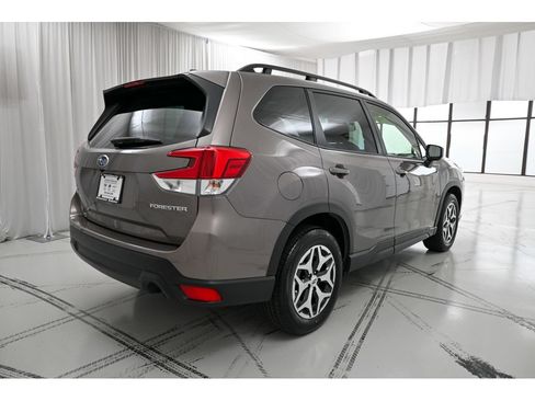 Used 2023 Subaru Forester Premium AWD/4WD image 7