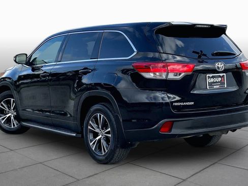 Used 2019 Toyota Highlander LE FWD image 12