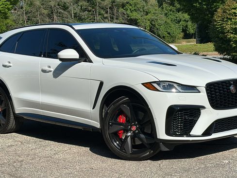 Used 2023 Jaguar F-PACE SVR AWD/4WD image 1