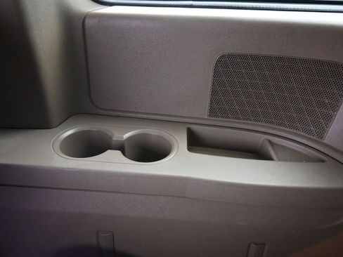 Used 2014 Chrysler Town & Country Touring image 38