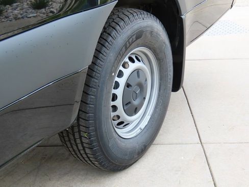 Used 2024 Mercedes-Benz Sprinter 2500 image 35