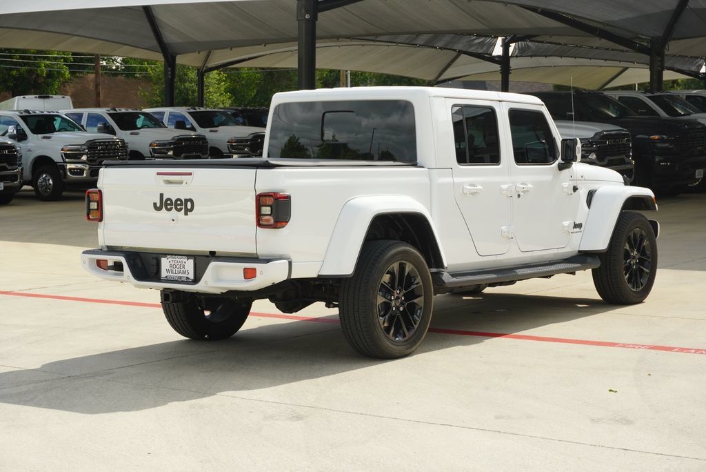 Used 2023 Jeep Gladiator Overland AWD/4WD image 5