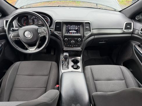 Used 2019 Jeep Grand Cherokee Laredo AWD/4WD image 16
