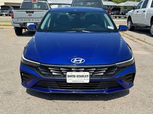Used 2025 Hyundai Elantra Limited FWD image 2