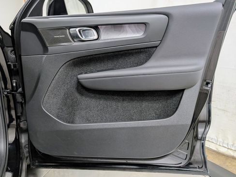 Used 2023 Volvo C40 P8 Recharge Ultimate image 23