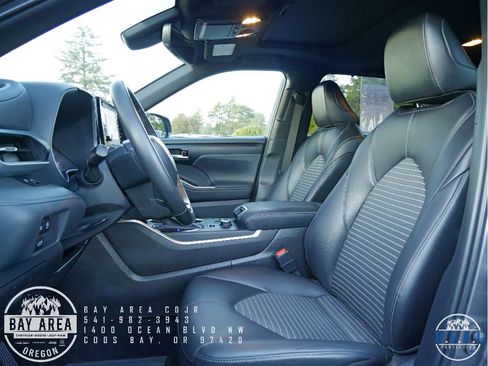 Used 2024 Toyota Highlander XSE image 12