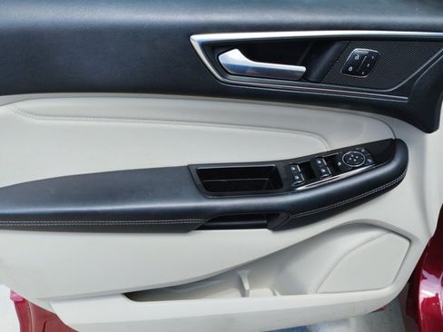 Used 2016 Ford Edge Titanium FWD image 8