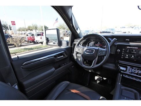 Used 2025 GMC Sierra 2500 AT4 w/ AT4 Premium Plus Package image 6