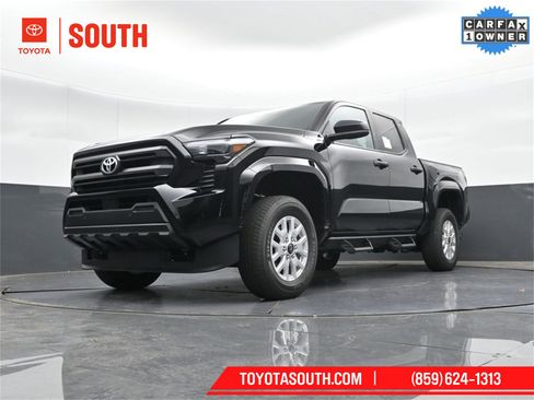 Used 2025 Toyota Tacoma SR w/ SR Upgrade Package image 42