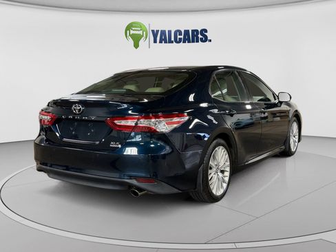 Used 2018 Toyota Camry XLE FWD image 5