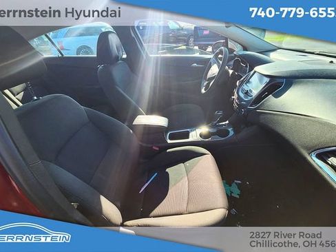 Used 2018 Chevrolet Cruze LT w/ Convenience Package FWD image 23