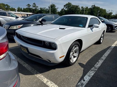 Used 2012 Dodge Challenger SXT RWD image 2
