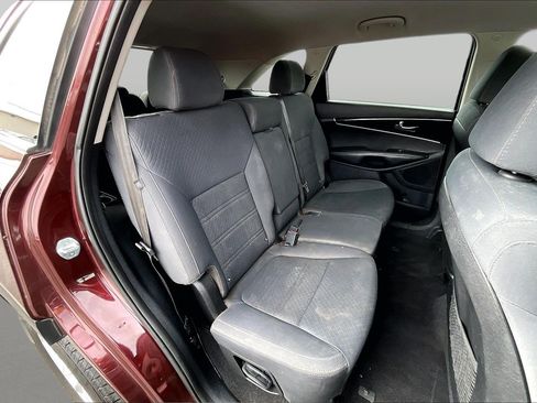 Used 2019 Kia Sorento FWD image 25