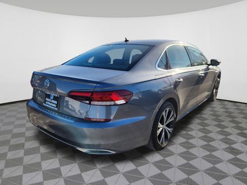 Used 2022 Volkswagen Passat 2.0T SE image 4