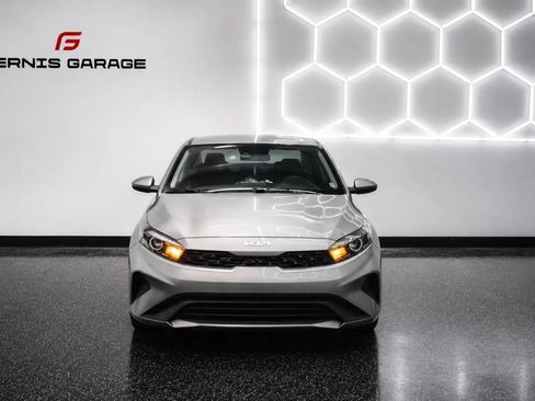 Used 2022 Kia Forte LXS FWD image 2