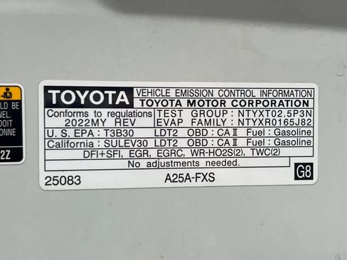 Used 2022 Toyota Venza LE image 29