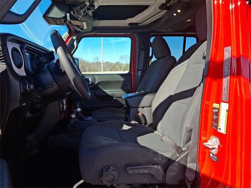 Used 2024 Jeep Gladiator Sport image 13