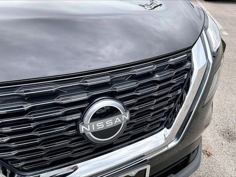 Used 2023 Nissan Rogue SV image 29