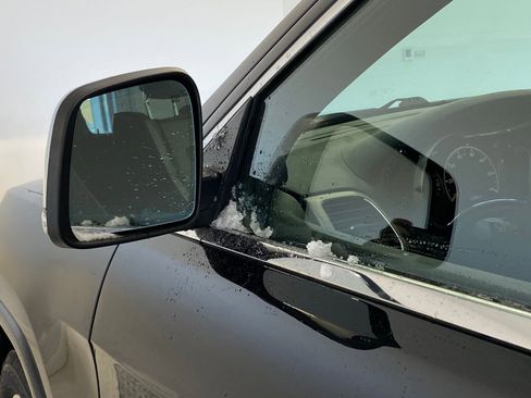 Used 2015 Jeep Grand Cherokee Overland w/ Advanced Technology Group image 23