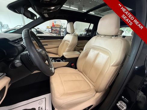 Used 2023 Jeep Grand Cherokee Limited w/ Black Appearance Package AWD/4WD image 15