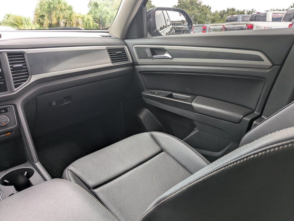 Used 2021 Volkswagen Atlas SE w/ Towing Package FWD image 16