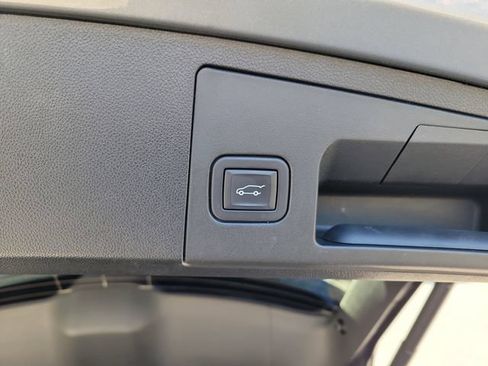 Used 2024 Cadillac XT4 Premium Luxury FWD image 11