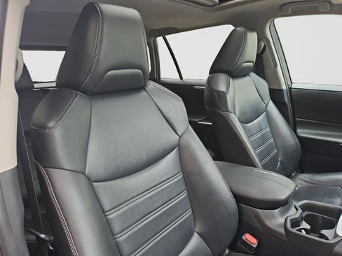 Used 2019 Toyota RAV4 XLE Premium w/ All Weather Liner Package AWD/4WD image 17