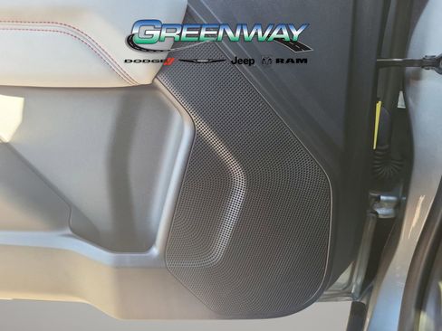 Used 2024 GMC Canyon AT4X image 17