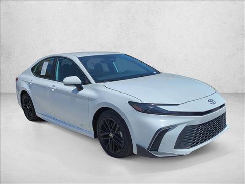 Certified 2026 Toyota Camry SE w/ Convenience Package FWD image 3